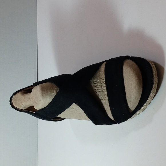 Sandal - Picture 1 of 5